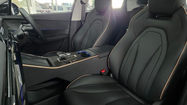 2026-Omoda-C5-15T-Luxury-X image:9
