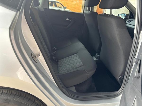 2024-Volkswagen-Polo-Vivo-16-Comfortline-Auto-5-dr image:7