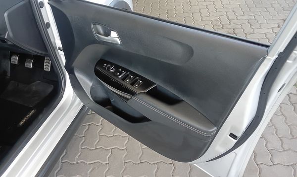 2021-Kia-Picanto-12-X-Line image:12