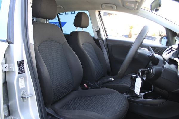 2015-Opel-Corsa-10T-EcoFlex-Enjoy-5-dr-85kW image:12