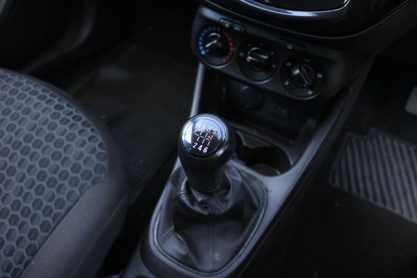 2015-Opel-Corsa-10T-EcoFlex-Enjoy-5-dr-85kW image:8