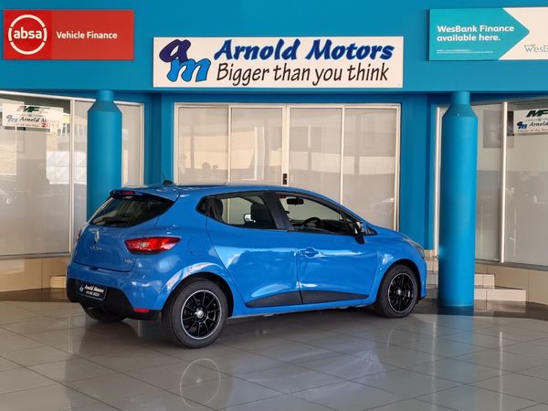 2015-Renault-Clio-IV-900T-Dynamique-5-dr-66kW image:10