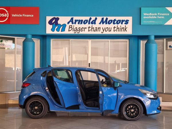 2015-Renault-Clio-IV-900T-Dynamique-5-dr-66kW image:1