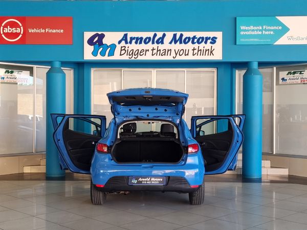 2015-Renault-Clio-IV-900T-Dynamique-5-dr-66kW image:8