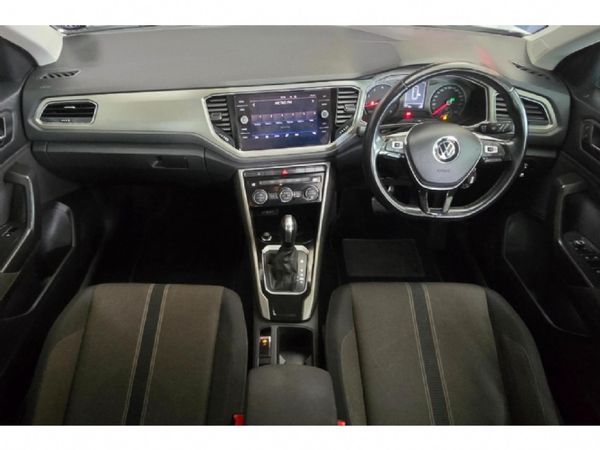 2022-Volkswagen-T-Roc-14-TSI-Design-Auto image:11