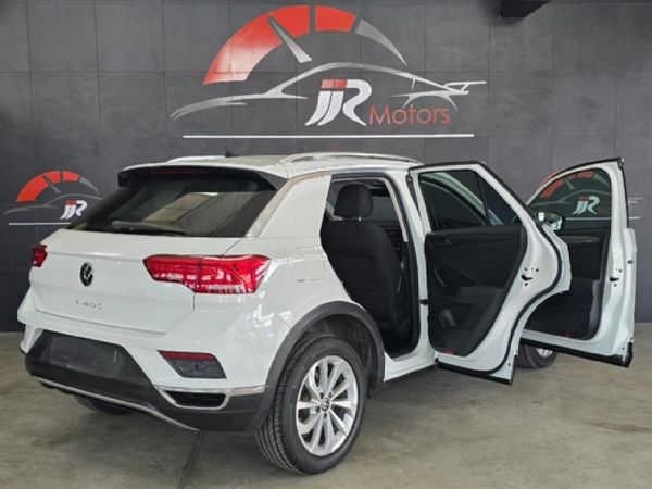2022-Volkswagen-T-Roc-14-TSI-Design-Auto image:8