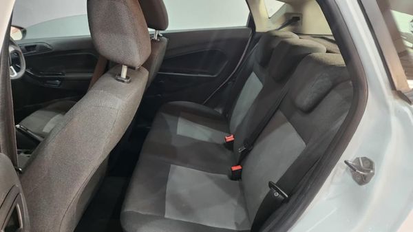 2016-Ford-Fiesta-14-Ambiente-5-dr image:7