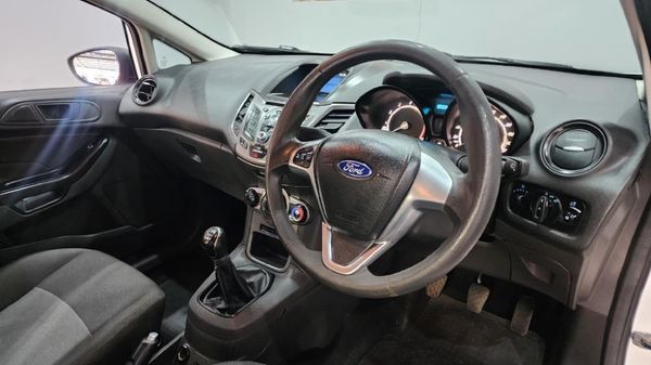 2016-Ford-Fiesta-14-Ambiente-5-dr image:8
