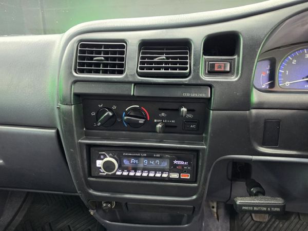 2002-Toyota-Hilux-2700i-Raider-Raised-Body-Double-Cab image:10