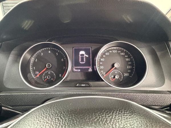2017-Volkswagen-Golf-VII-14-TSI-Comfortline-Auto image:9