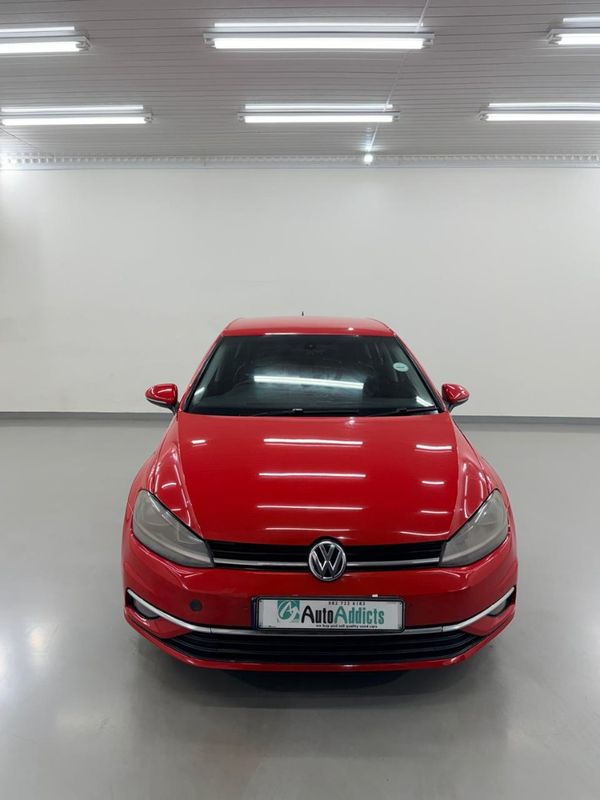 2017-Volkswagen-Golf-VII-14-TSI-Comfortline-Auto image:1