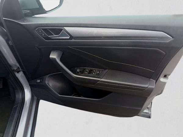 2024-Volkswagen-T-Roc-14-TSI-Design-Auto image:11