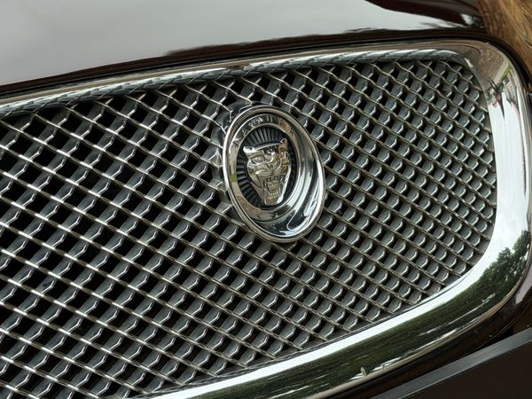 2012-Jaguar-XF-22-D-Premium-Luxury image:11