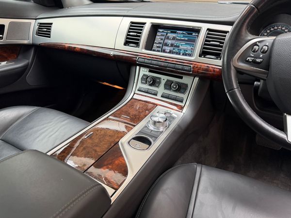 2012-Jaguar-XF-22-D-Premium-Luxury image:12