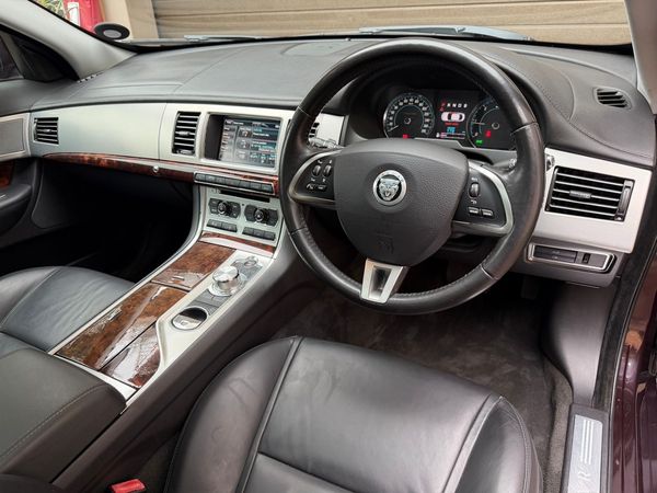2012-Jaguar-XF-22-D-Premium-Luxury image:16