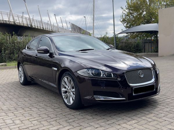 2012-Jaguar-XF-22-D-Premium-Luxury image:2