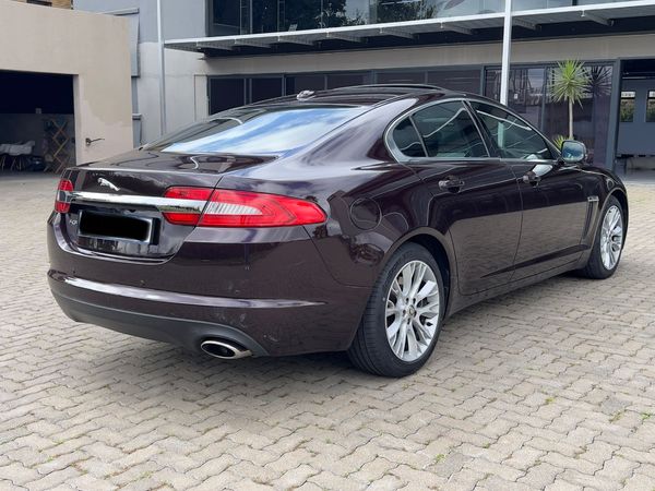 2012-Jaguar-XF-22-D-Premium-Luxury image:4