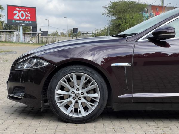 2012-Jaguar-XF-22-D-Premium-Luxury image:6