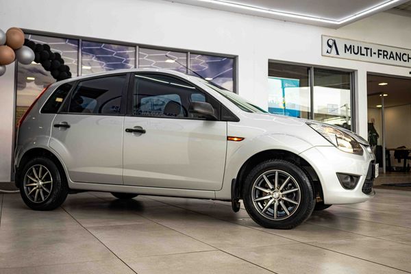 2010-Ford-Figo-14-Ambiente image:3