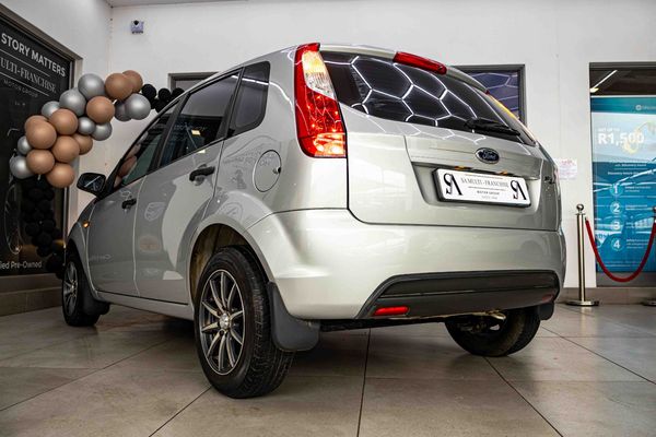 2010-Ford-Figo-14-Ambiente image:7