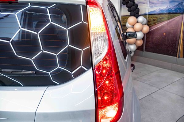 2010-Ford-Figo-14-Ambiente image:8