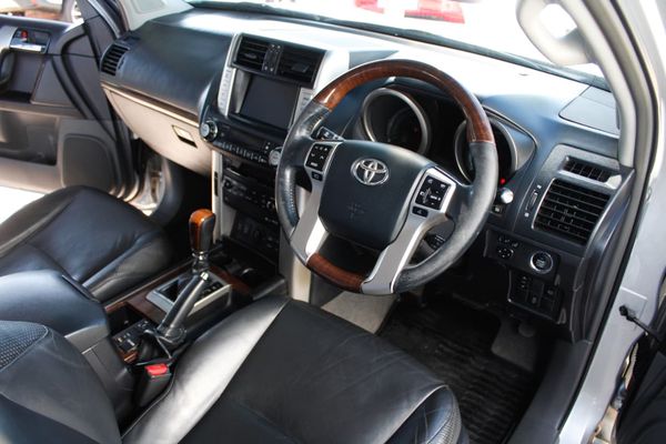 2010-Toyota-Land-Cruiser-Prado-30-TDI-VX-Auto image:9