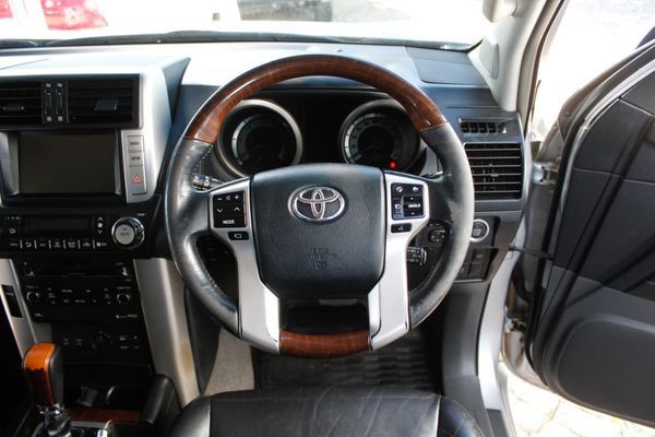 2010-Toyota-Land-Cruiser-Prado-30-TDI-VX-Auto image:12