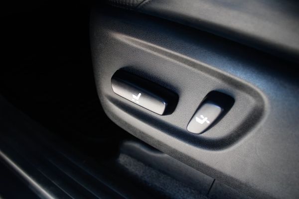2010-Toyota-Land-Cruiser-Prado-30-TDI-VX-Auto image:17