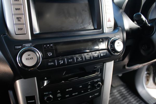2010-Toyota-Land-Cruiser-Prado-30-TDI-VX-Auto image:21