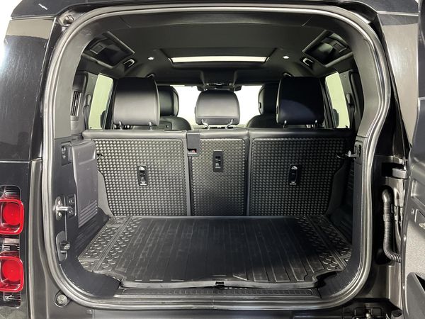 2022-Land-Rover-Defender-110-D300-HSE-X-Dynamic image:16
