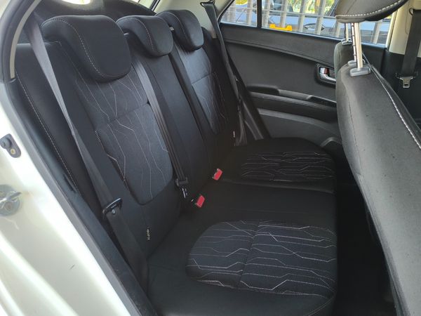 2014-Kia-Picanto-12-EX-Auto image:9