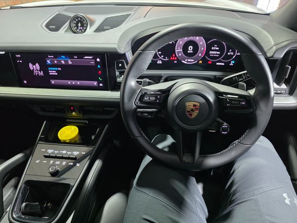 2024-Porsche-Cayenne-S image:10