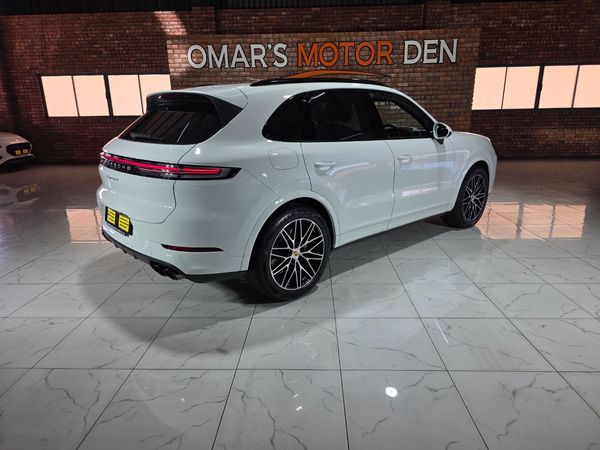 2024-Porsche-Cayenne-S image:3