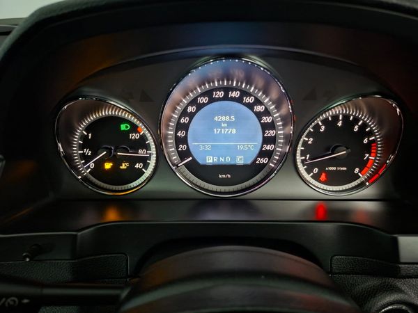 2010-Mercedes-Benz-C-Class-C-180-CGI-BE-Avantgarde-Auto image:14