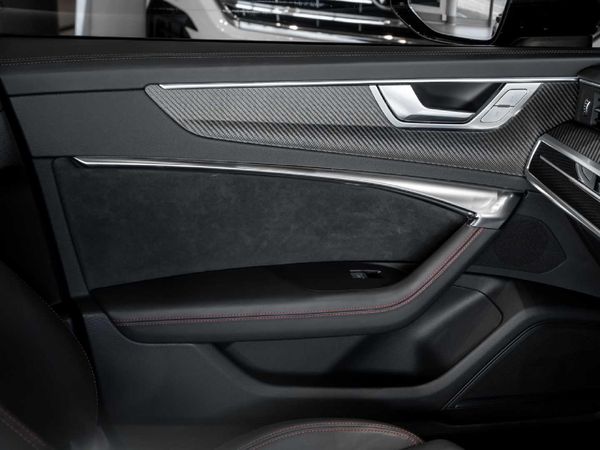 2023-Audi-RS6-quattro-Avant image:12