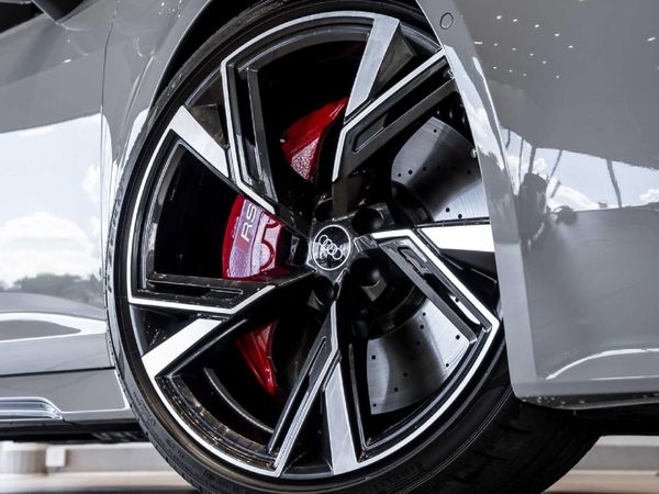 2023-Audi-RS6-quattro-Avant image:7