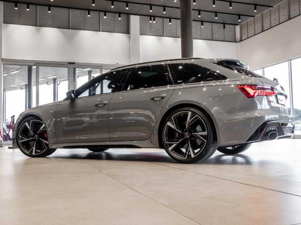 2023-Audi-RS6-quattro-Avant image:8