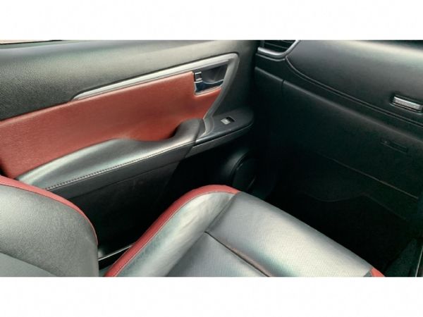2024-Toyota-Fortuner-28-GD-6-4x4-Auto image:9