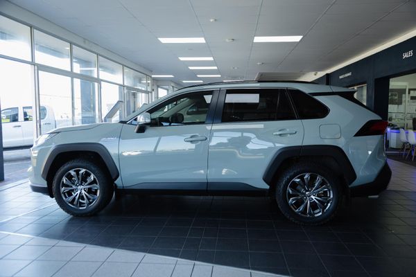 2024-Toyota-RAV4-25-GX-R-Hyrbid-CVT-E-Four image:3