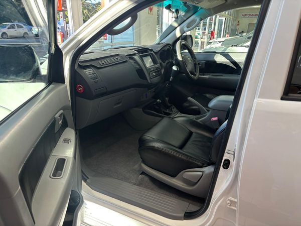 2010-Toyota-Hilux-30-D-4D-Raider-4x4-Double-Cab image:4