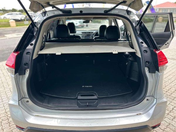 2020-Nissan-X-Trail-25-Tekna-4x4-Auto-7-seat image:7