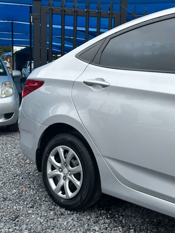 2013-Hyundai-Accent-16-GLS-Fluid image:2