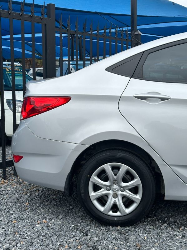 2013-Hyundai-Accent-16-GLS-Fluid image:3