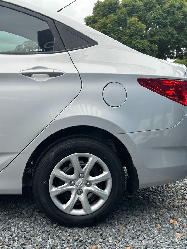 2013-Hyundai-Accent-16-GLS-Fluid image:7