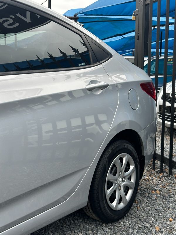 2013-Hyundai-Accent-16-GLS-Fluid image:8
