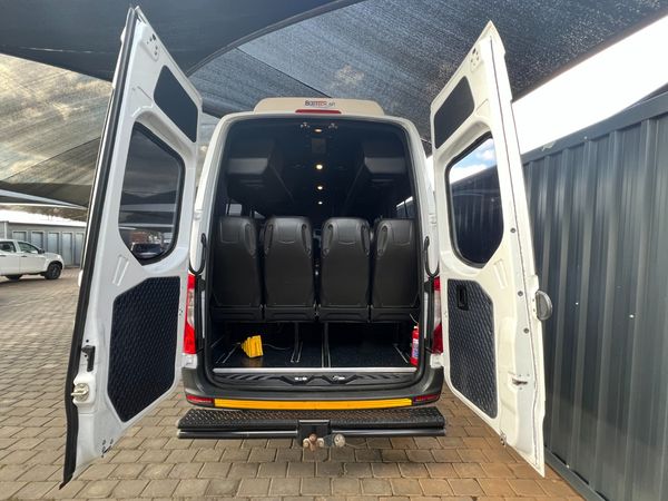 2023-Mercedes-Benz-Sprinter-517-20-CDI-Long-Auto-17-Seat-Luxury image:9