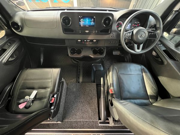 2023-Mercedes-Benz-Sprinter-517-20-CDI-Long-Auto-17-Seat-Luxury image:11