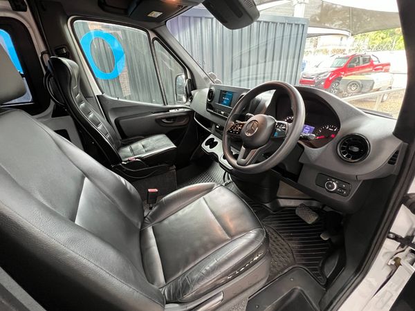 2023-Mercedes-Benz-Sprinter-517-20-CDI-Long-Auto-17-Seat-Luxury image:12