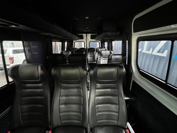 2023-Mercedes-Benz-Sprinter-517-20-CDI-Long-Auto-17-Seat-Luxury image:13