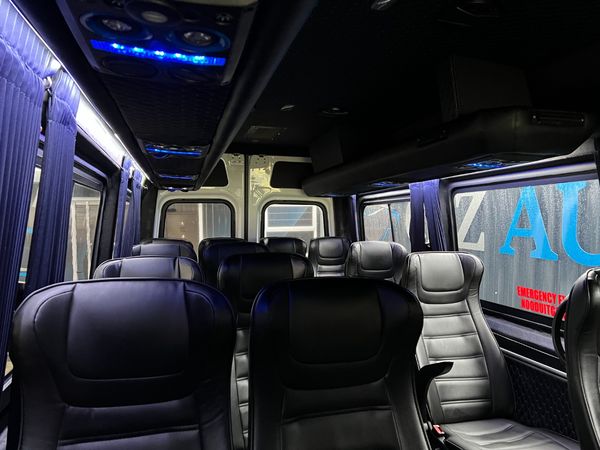 2023-Mercedes-Benz-Sprinter-517-20-CDI-Long-Auto-17-Seat-Luxury image:15